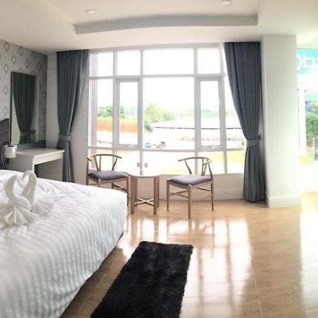 Avada Hotel Трат Экстерьер фото