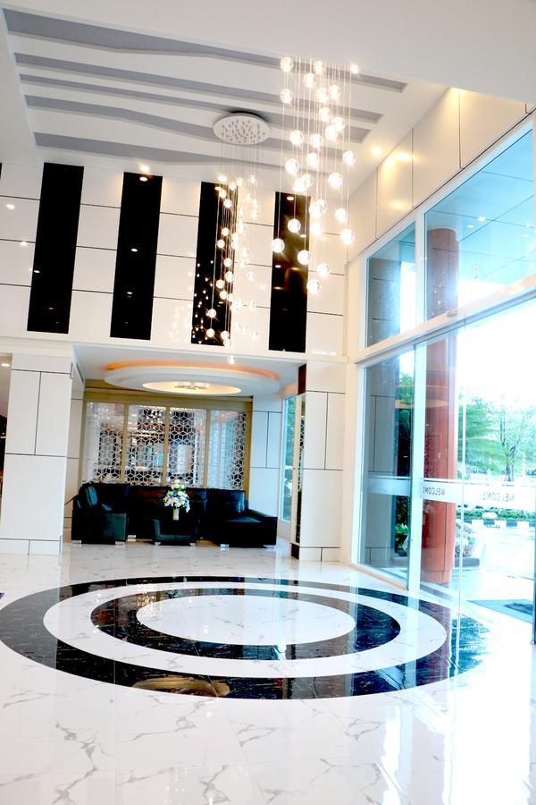 Avada Hotel Трат Экстерьер фото