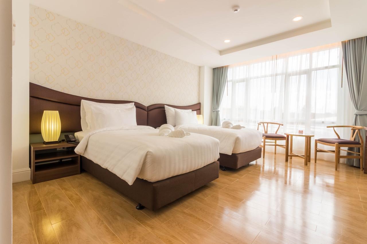 Avada Hotel Трат Экстерьер фото