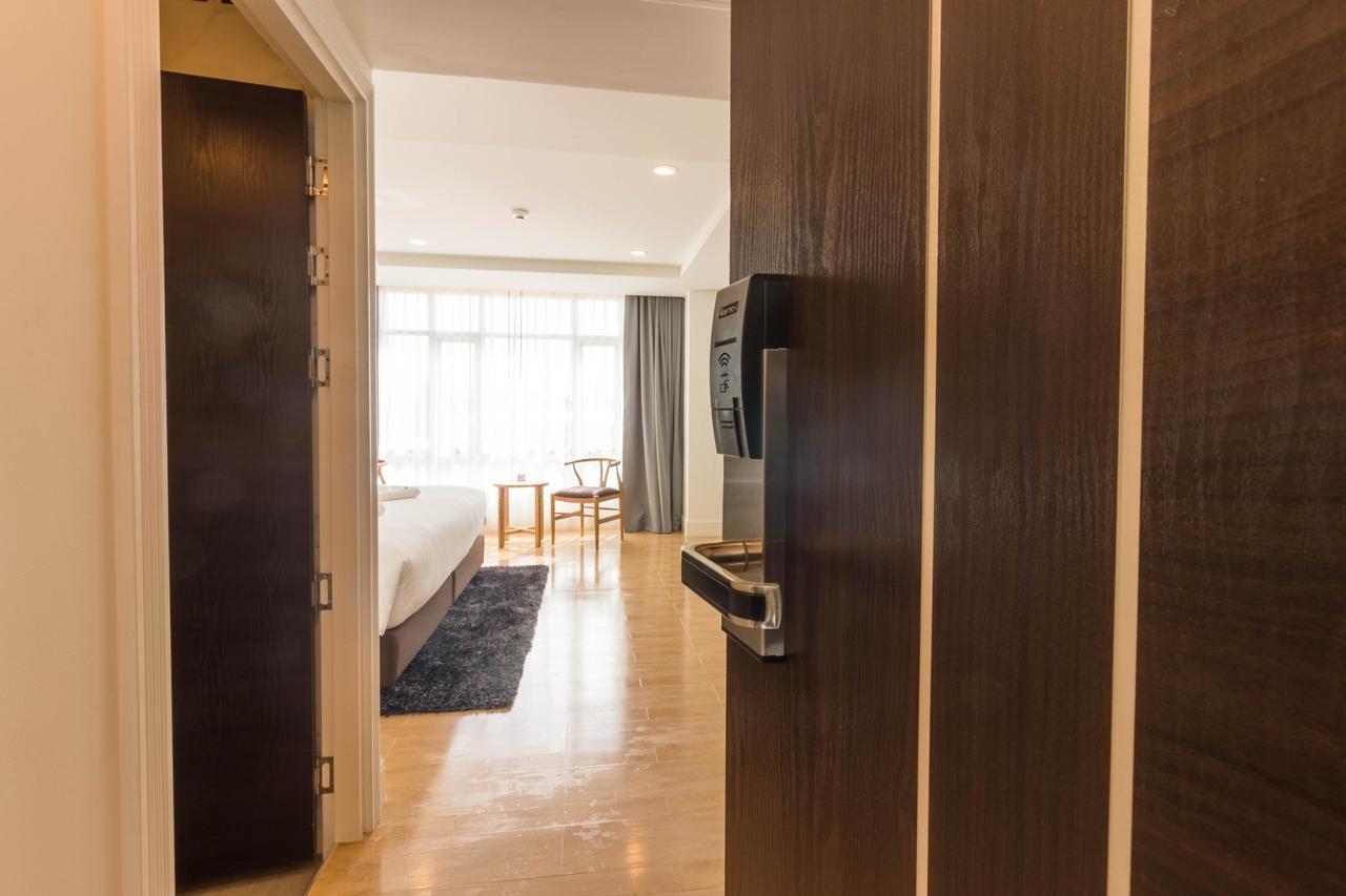 Avada Hotel Трат Экстерьер фото