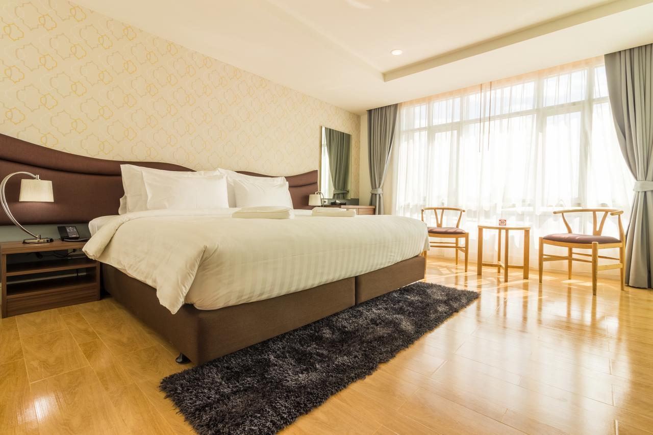 Avada Hotel Трат Экстерьер фото