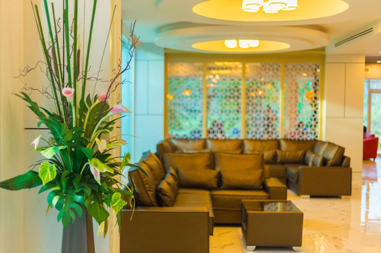 Avada Hotel Трат Экстерьер фото
